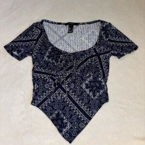 woman’s cropped bandana shirt